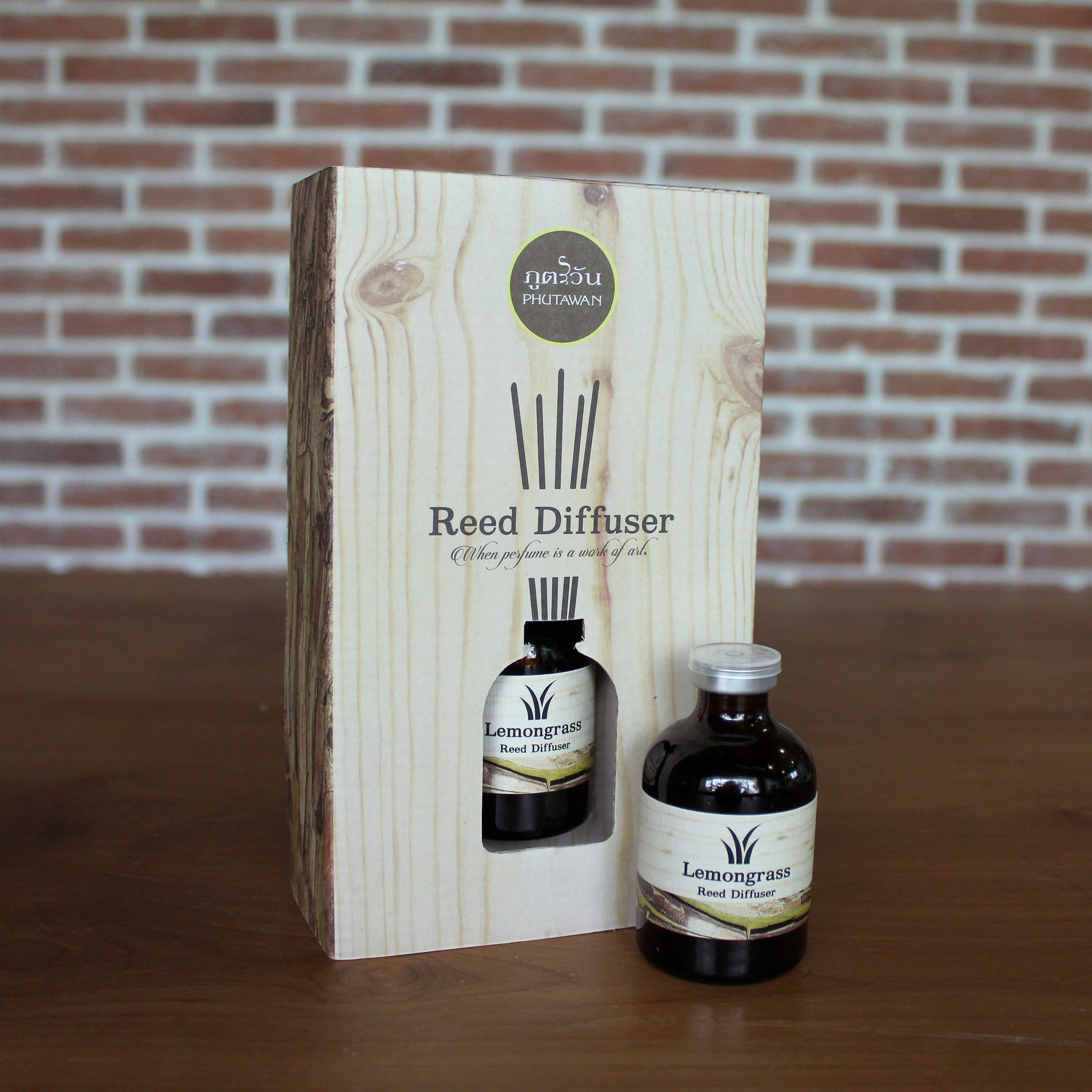 Тайский ароматический диффузер Лемонграсс Phutawan Reed Diffuser Lemongrass 50 мл.ТАИЛАНД